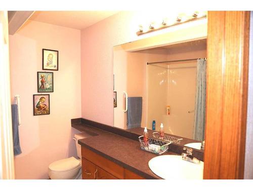 3021 214 Street, Bellevue, AB - Indoor Photo Showing Bathroom