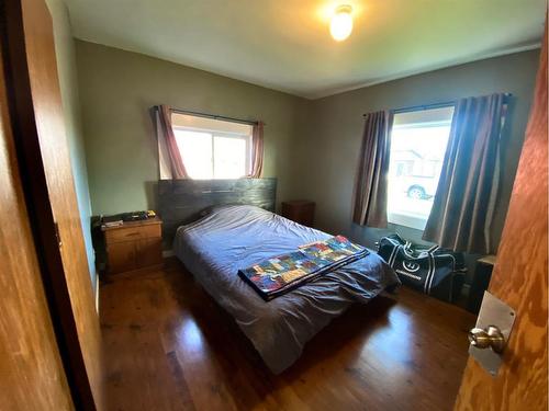 427 26 Street, Fort Macleod, AB - Indoor Photo Showing Bedroom