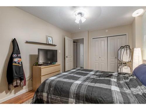 203-5015 51 Street, Taber, AB - Indoor Photo Showing Bedroom