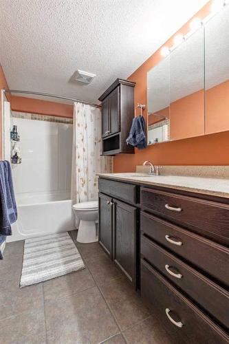 203-5015 51 Street, Taber, AB - Indoor Photo Showing Bathroom