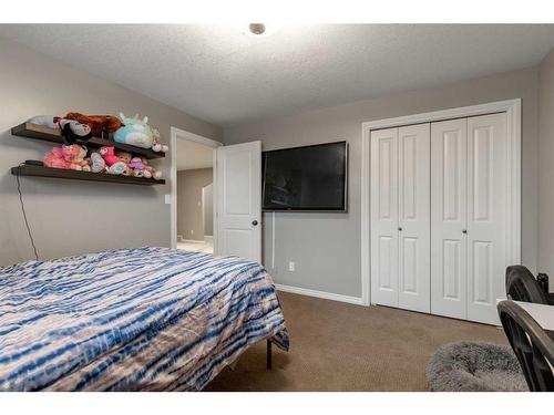 4918 40 Street, Taber, AB - Indoor Photo Showing Bedroom