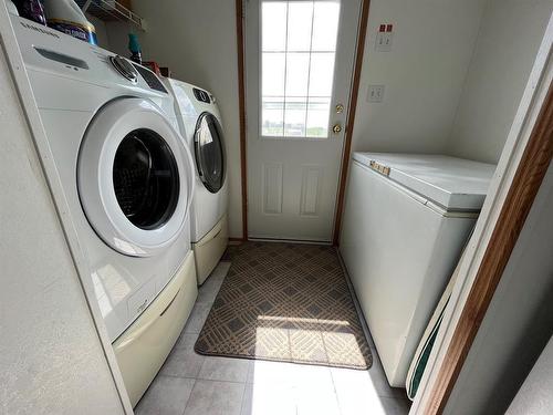92018 Range Road 223, Coalhurst, AB - Indoor Photo Showing Laundry Room