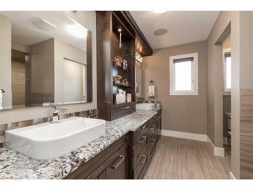 425 Arbourwood Terrace South, Lethbridge, AB - Indoor Photo Showing Bathroom