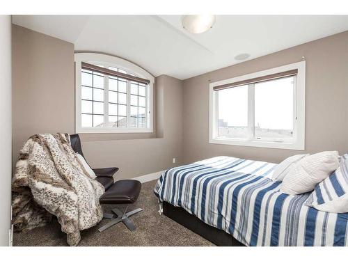 425 Arbourwood Terrace South, Lethbridge, AB - Indoor Photo Showing Bedroom