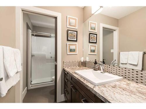 425 Arbourwood Terrace South, Lethbridge, AB - Indoor Photo Showing Bathroom