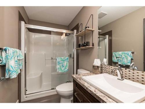 425 Arbourwood Terrace South, Lethbridge, AB - Indoor Photo Showing Bathroom