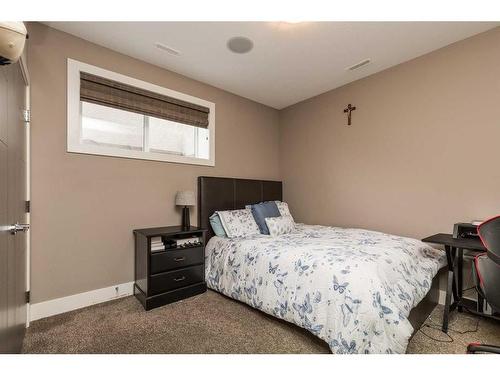 425 Arbourwood Terrace South, Lethbridge, AB - Indoor Photo Showing Bedroom