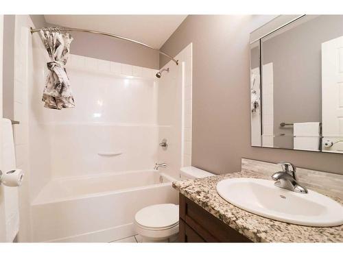 242 6 Street, Stirling, AB - Indoor Photo Showing Bathroom