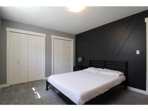 242 6 Street, Stirling, AB - Indoor Photo Showing Bedroom