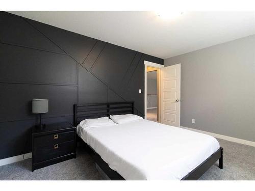 242 6 Street, Stirling, AB - Indoor Photo Showing Bedroom