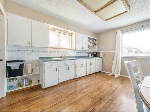 4902 62 Avenue, Taber, AB - Indoor Photo Showing Kitchen