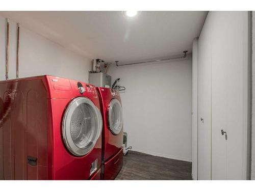 349 Leaside Avenue South, Lethbridge, AB - Indoor Photo Showing Laundry Room