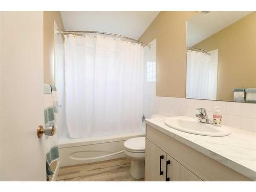2714 6A Avenue North, Lethbridge, AB - Indoor Photo Showing Bathroom
