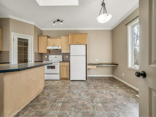 1418 3 Avenue North, Lethbridge, AB - Indoor Photo Showing Kitchen