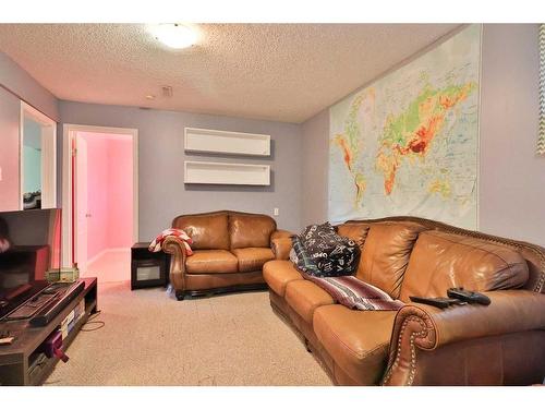 209 4A Street, Stirling, AB - Indoor Photo Showing Living Room