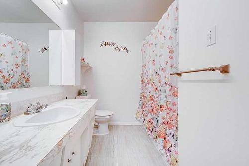 2220 24 Avenue, Coaldale, AB - Indoor Photo Showing Bathroom