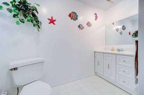 2220 24 Avenue, Coaldale, AB - Indoor Photo Showing Bathroom
