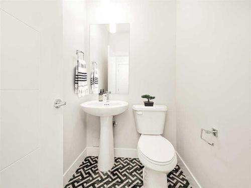 1123 Coalbrook Close West, Lethbridge, AB - Indoor Photo Showing Bathroom