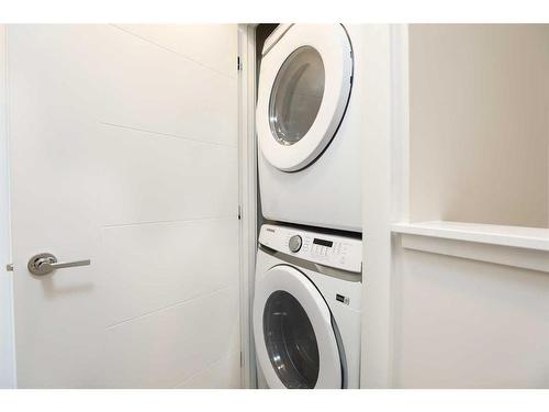 1123 Coalbrook Close West, Lethbridge, AB - Indoor Photo Showing Laundry Room