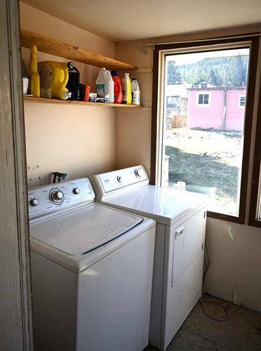13330 17 Avenue, Blairmore, AB - Indoor Photo Showing Laundry Room