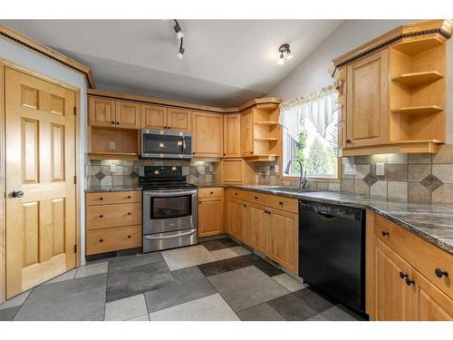 154 Ermineglen Road North, Lethbridge, AB - Indoor Photo Showing Kitchen With Double Sink