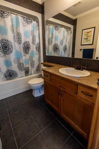 249 Fairway Drive, Coaldale, AB - Indoor Photo Showing Bathroom