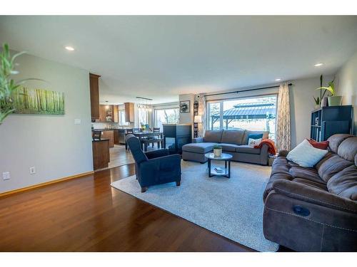 249 Fairway Drive, Coaldale, AB - Indoor Photo Showing Living Room