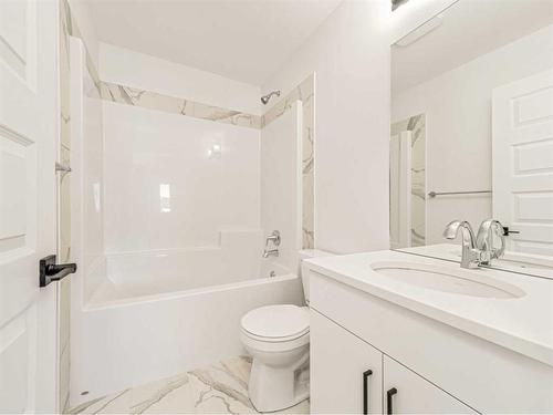 24 Blackwolf Lane North, Lethbridge, AB - Indoor Photo Showing Bathroom