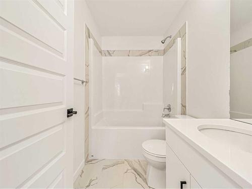 24 Blackwolf Lane North, Lethbridge, AB - Indoor Photo Showing Bathroom