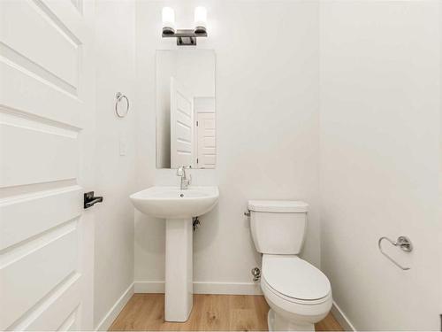 24 Blackwolf Lane North, Lethbridge, AB - Indoor Photo Showing Bathroom