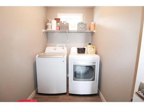 4310 Aspen Road, Coalhurst, AB - Indoor Photo Showing Laundry Room