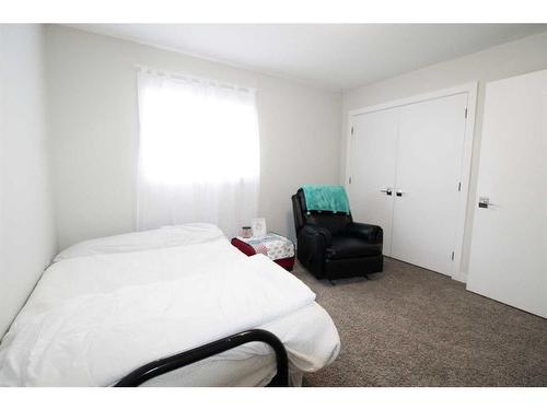 4310 Aspen Road, Coalhurst, AB - Indoor Photo Showing Bedroom