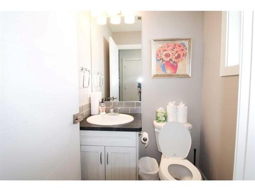 4310 Aspen Road, Coalhurst, AB - Indoor Photo Showing Bathroom