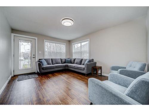 1729 129 Street, Blairmore, AB - Indoor Photo Showing Living Room