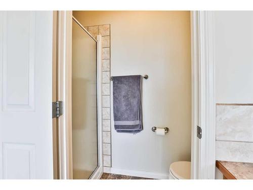4667 63 Avenue, Taber, AB - Indoor Photo Showing Bathroom