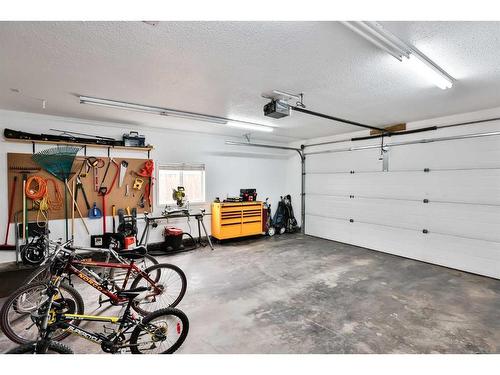 4667 63 Avenue, Taber, AB - Indoor Photo Showing Garage