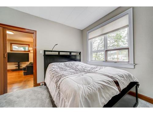 13002 17 Avenue, Blairmore, AB - Indoor Photo Showing Bedroom