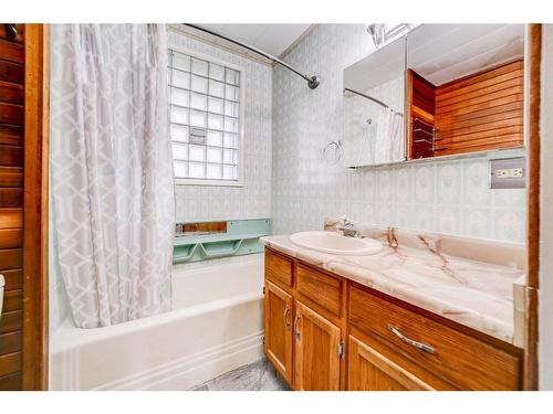 13002 17 Avenue, Blairmore, AB - Indoor Photo Showing Bathroom