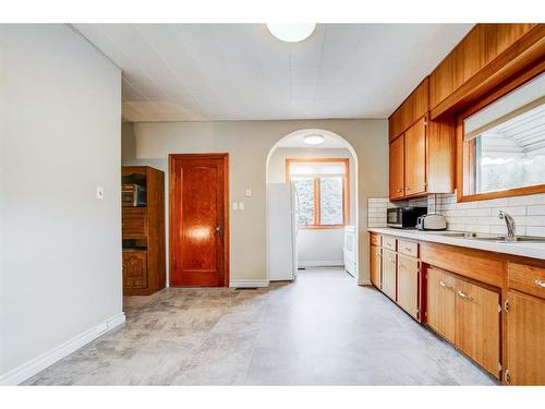 13002 17 Avenue, Blairmore, AB - Indoor Photo Showing Kitchen With Double Sink