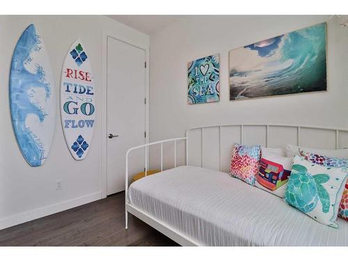 594 Devonia Road West, Lethbridge, AB - Indoor Photo Showing Bedroom