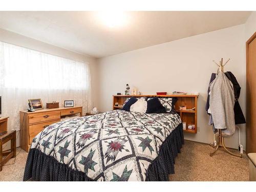 2216 28 Street South, Lethbridge, AB - Indoor Photo Showing Bedroom