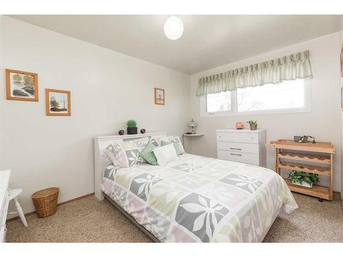 2216 28 Street South, Lethbridge, AB - Indoor Photo Showing Bedroom