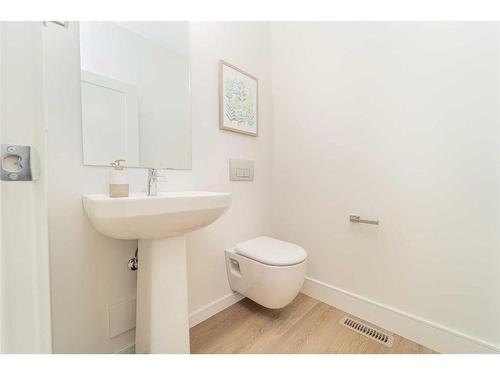 4561 25 Avenue South, Lethbridge, AB - Indoor Photo Showing Bathroom