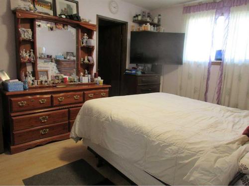 162022-134 Range Road, Vauxhall, AB - Indoor Photo Showing Bedroom