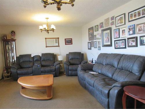 162022-134 Range Road, Vauxhall, AB - Indoor Photo Showing Living Room