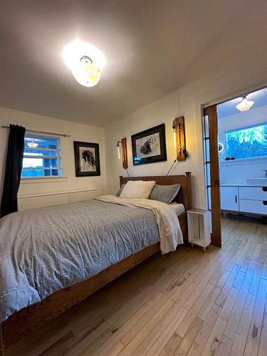 2222 210 Street, Bellevue, AB - Indoor Photo Showing Bedroom