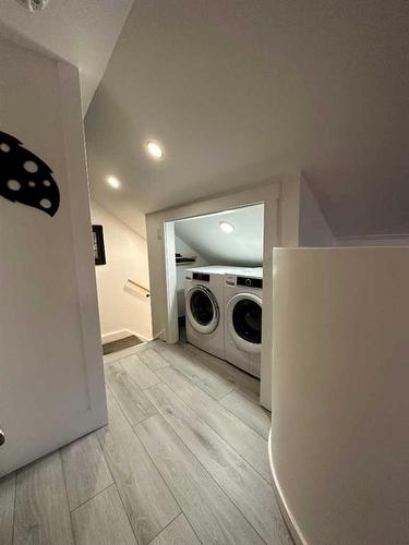 2222 210 Street, Bellevue, AB - Indoor Photo Showing Laundry Room