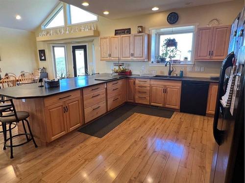 42016 Secondary Highway 820, Rural Cardston County, AB - Indoor Photo Showing Kitchen