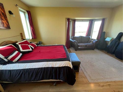 42016 Secondary Highway 820, Rural Cardston County, AB - Indoor Photo Showing Bedroom