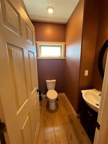 42016 Secondary Highway 820, Rural Cardston County, AB - Indoor Photo Showing Bathroom